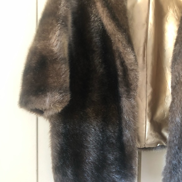 Vintage faux fur shawl by Regina Glenara by Glenoit. Shoulder wrap faux fur - Picture 4 of 6